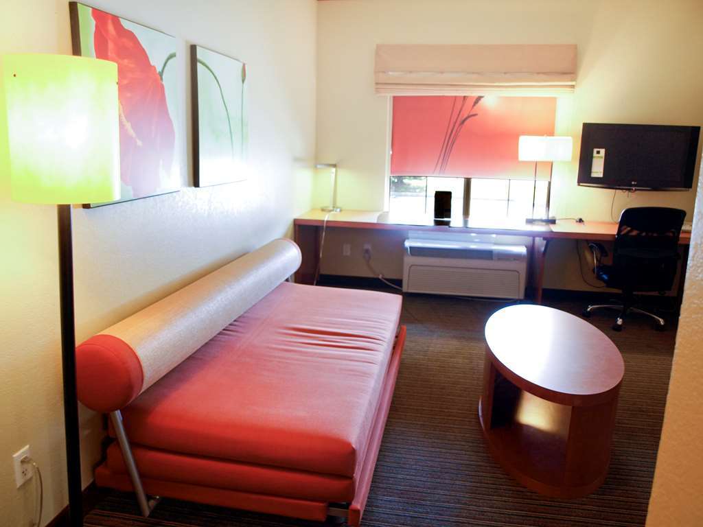 La Quinta By Wyndham Oklahoma Hotel